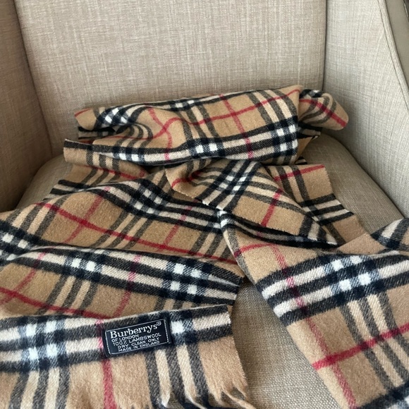 Authentic vintage Burberrys nova check tan scarf (F60) - Picture 5 of 7